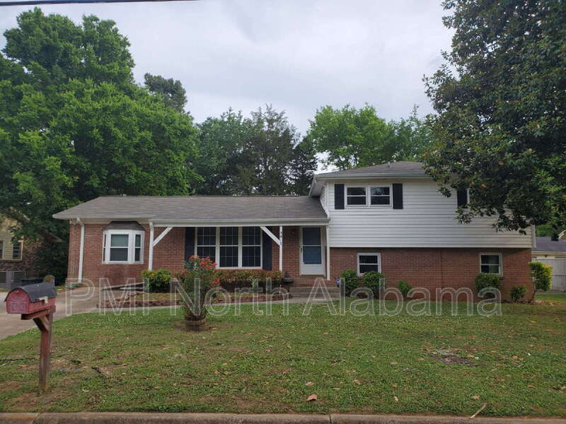 Huntsville House: 3017 Deerfield Rd NW