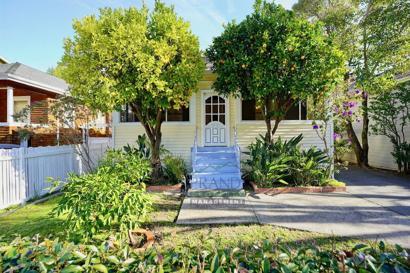 Kentfield House: 254 Kent Ave