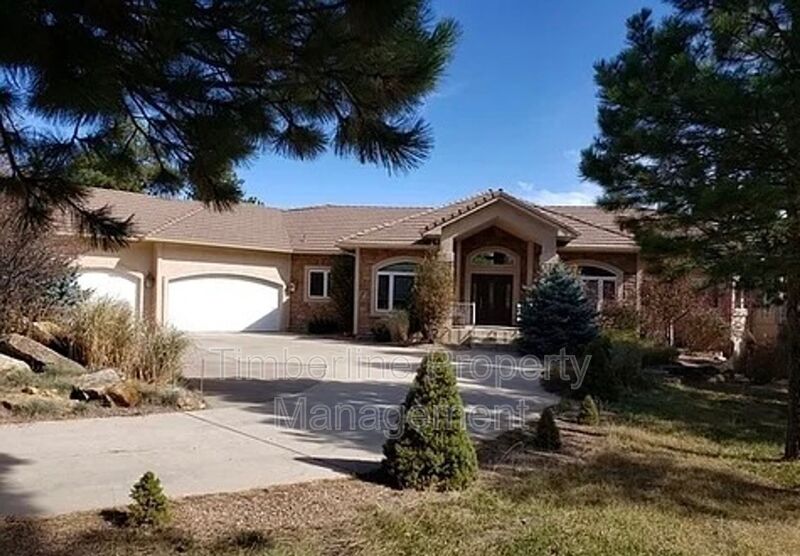 Monument House: 1350 Ambergate Court