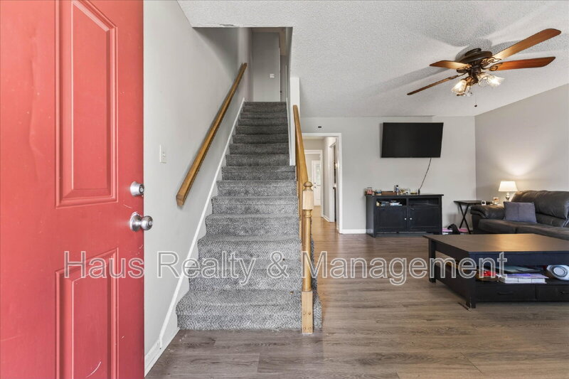 Unit B Condo: 114 Cunningham PL