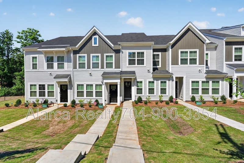 Charlotte Townhome: 2962 Sloan Dr