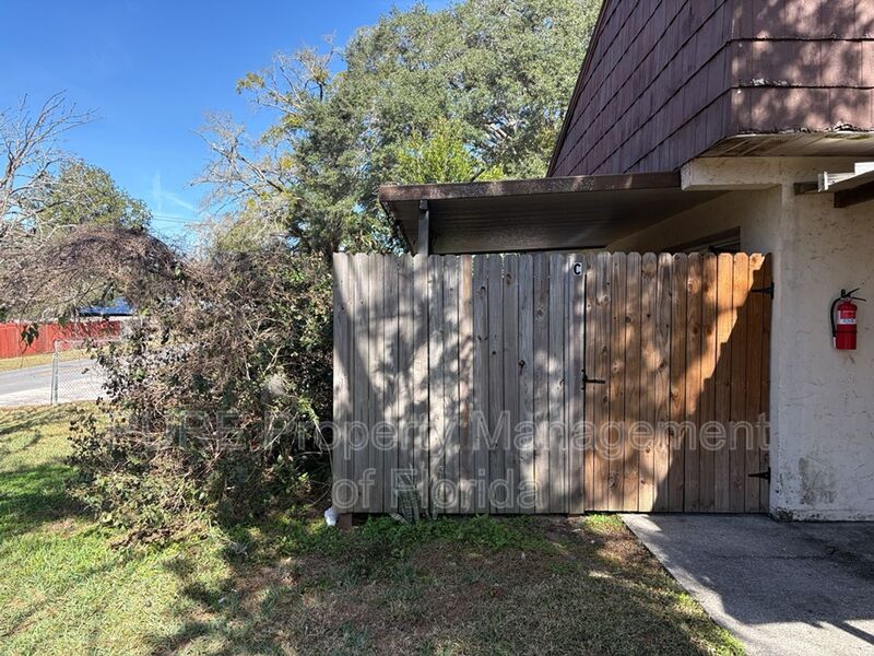 Ocala House: 601 NE 28 Avenue