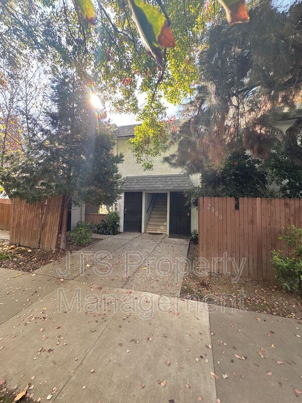 Sacramento Condo: 2000 G Street