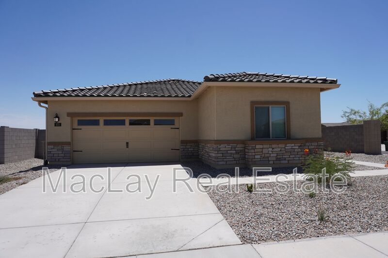 Casa Grande House: 675 W Crowned Dove Trail