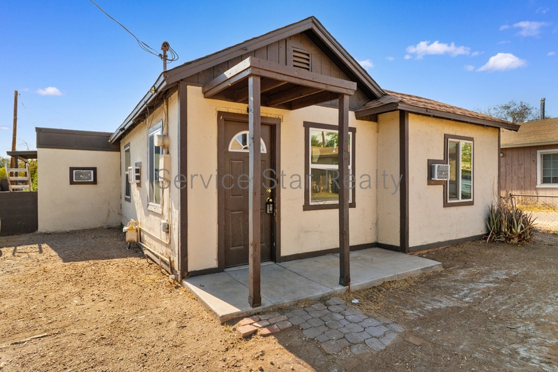 Phoenix House: 1926 N 26th Pl