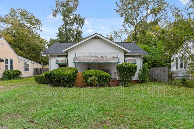 Augusta House: 1870 Kissingbower Road