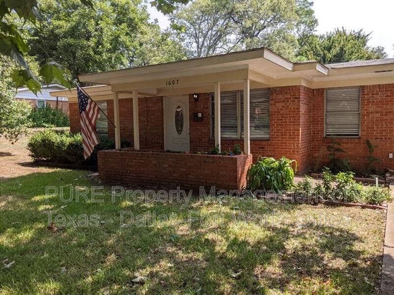 Arlington House: 1607 Briarwood Blvd