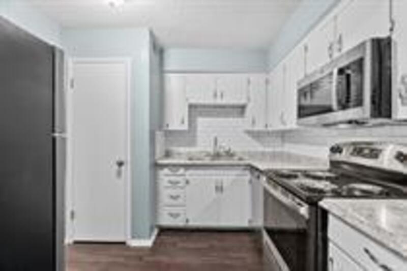 Lee's Summit Condo: 5 NW O'Brien Rd - 9