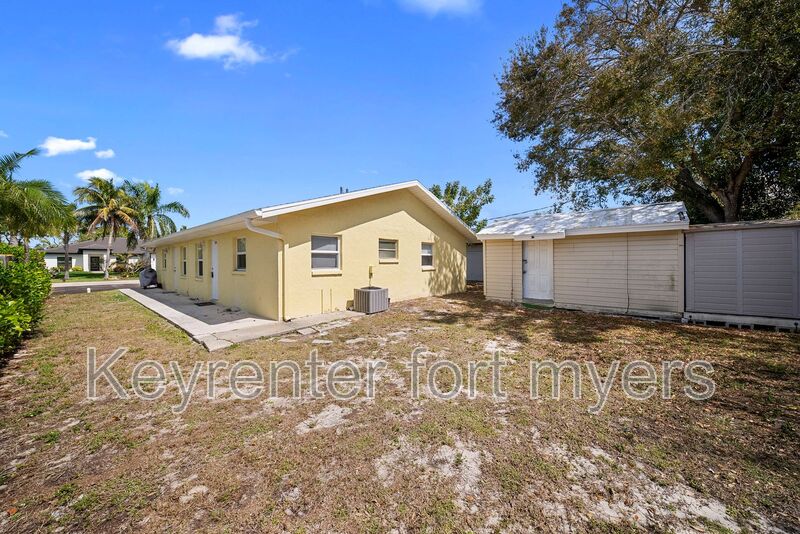 Bonita Springs House: 4339 Mariner Rd