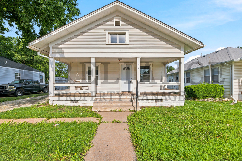 El Dorado House: 619 Houser Drive