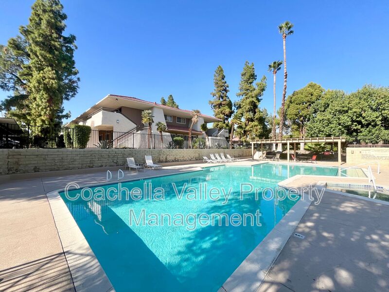 Palm Springs Condo: 2875 N Los Felices Rd