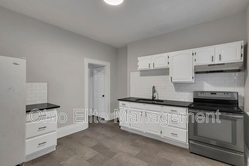 Columbus House: 293 Woodrow Ave