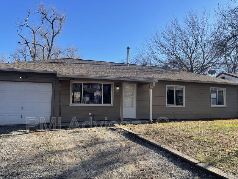 Topeka House: 3510 Southwest Clare Avenue