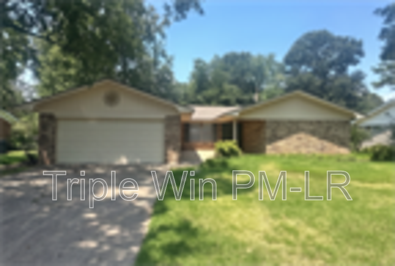 Searcy House: 120 Apache Drive