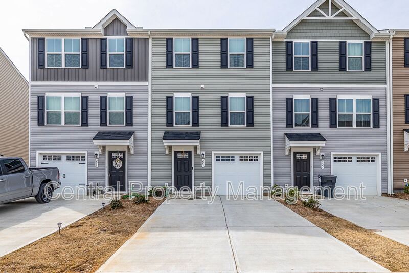 Simpsonville House: 225 Coldwater Creek Court