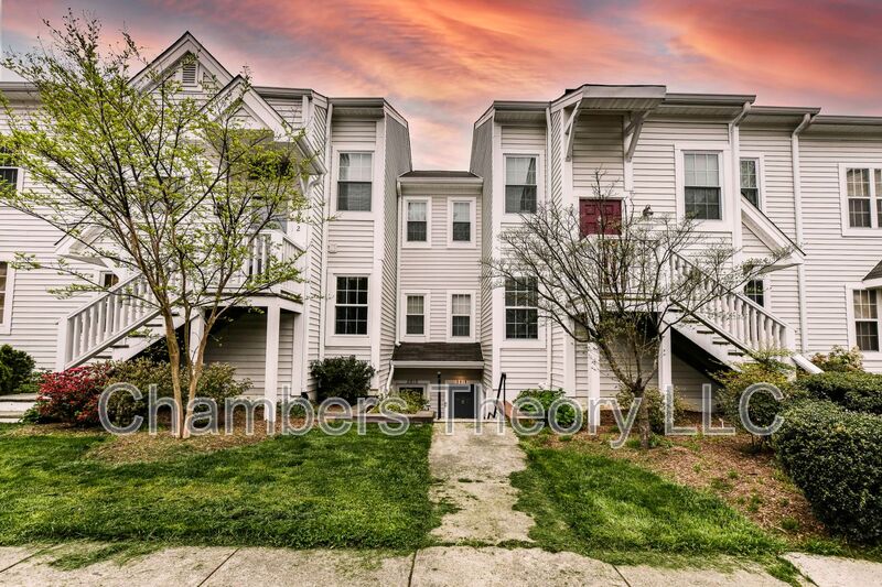 Falls Church House: 2812 Yarling Court