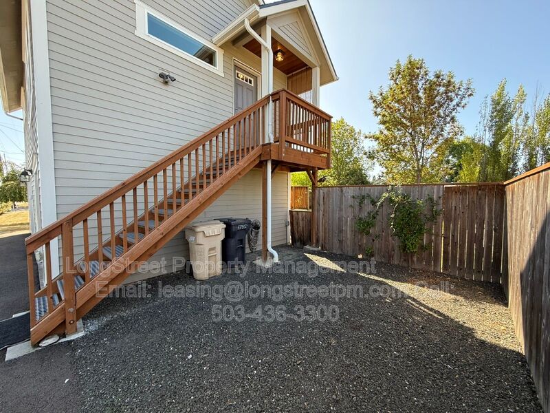 Philomath Condo: 1745 College St