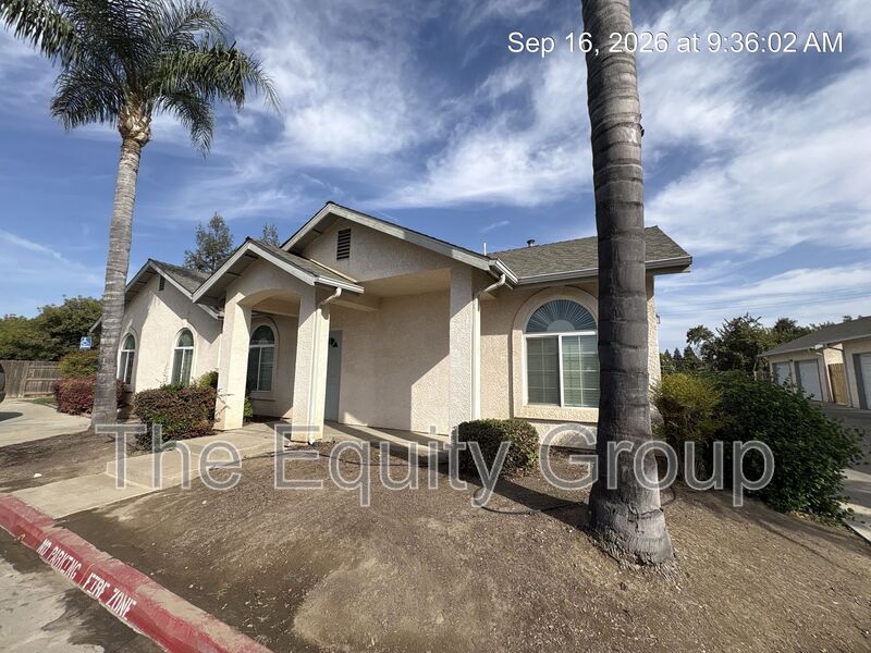 Visalia Condo: 1319 South Crowe Street
