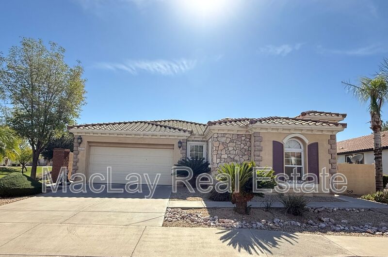 Chandler House: 2311 E Honeysuckle pl