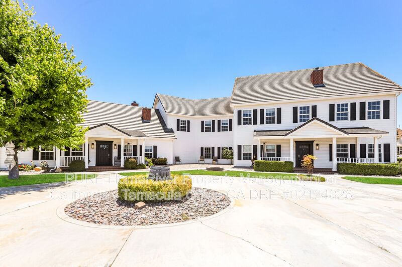 Murrieta House: 36475 Avenida La Cresta