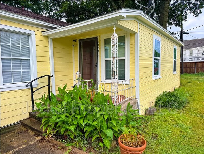 Sherman House: 622 North Walnut Street