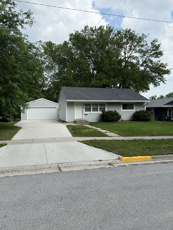 Ames House: 428 Hilltop Road