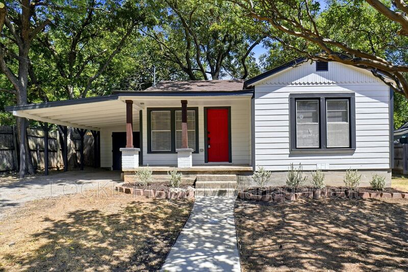Weatherford House: 410 McCarty Street