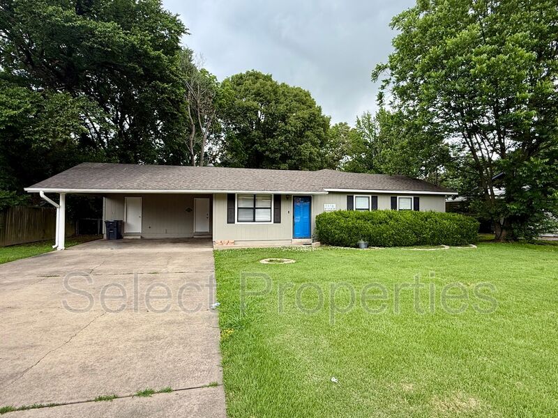 Jonesboro House: 1116 W Nettleton