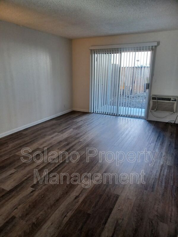 Fairfield Condo: 1925 Grande Cir.