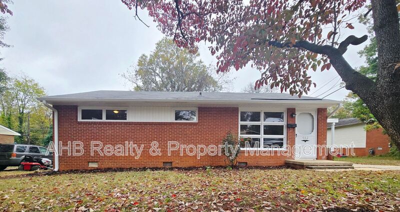 Graham House: 502 Doggett Rd