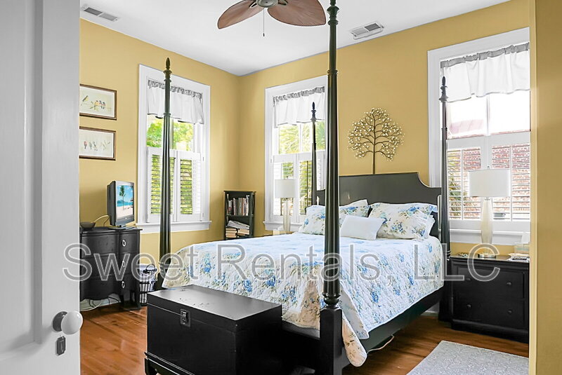 Charleston House: 6 Wentworth Street