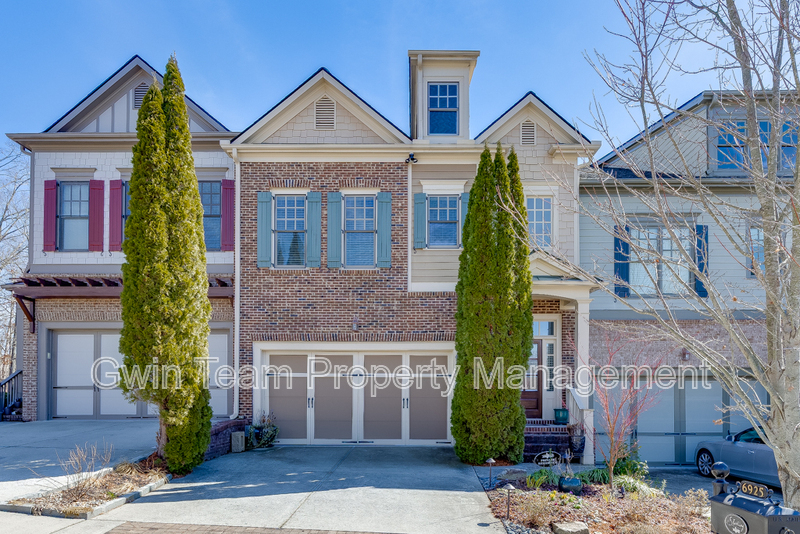Flowery Branch Townhome: 6925 Fellowship Ln