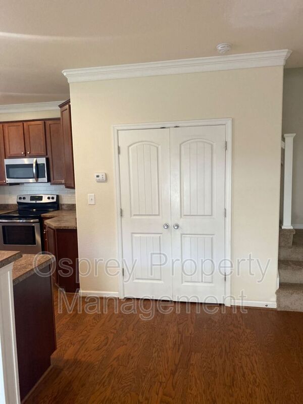 ADORABLE 3 BED/ 2.5 BATH WITH OPEN CONCEPT KITCHEN RENT SPECIAL HALF OFF IF MOVE IN BY 12/15 - Slider navigation 7