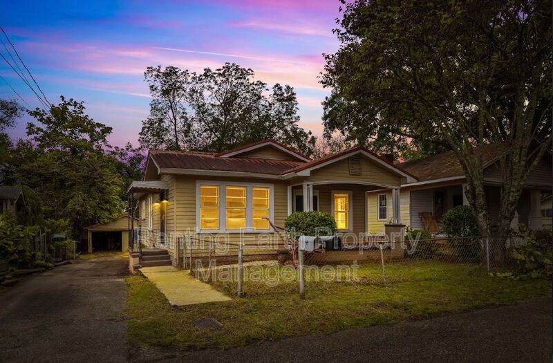 Midfield House: 926 Cherry St