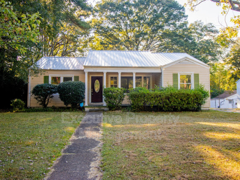 Birmingham House: 912 Meadowbrook  Drive