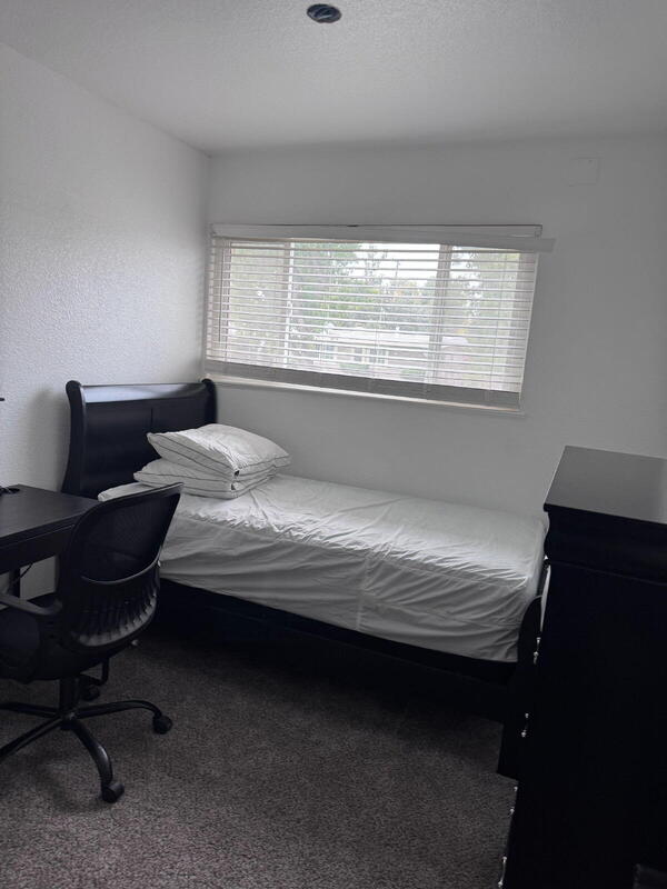 Sacramento Condo: 2445 Town Circle