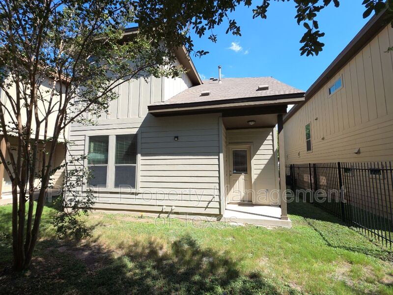 Austin House: 2101 Rivers Edge Way