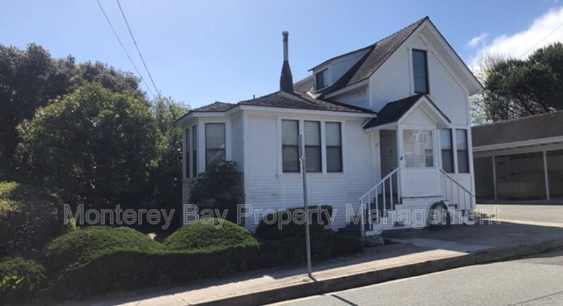 Pacific Grove Condo: 117 18th Street