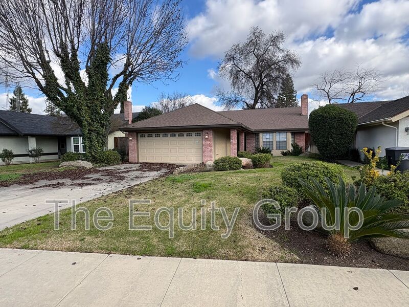 Visalia House: 644 North Atwood Street