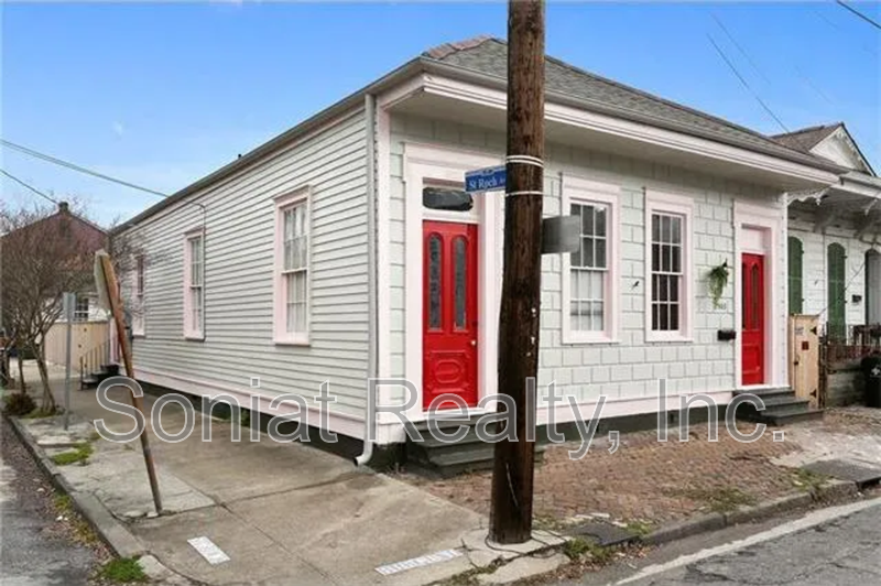 New Orleans House: 2501 Burgundy Street