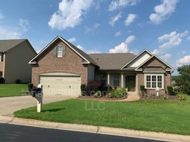 Duncan House: 205 Silver Hawk Drive