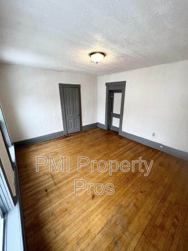 Milwaukee Condo: 1237A N 24th St