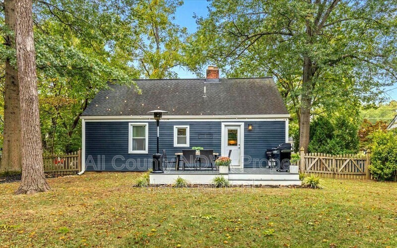 Falls Church House: 6666 Barrett Rd