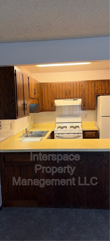 Crest Hill Condo: 1500 Pioneer Road - 201