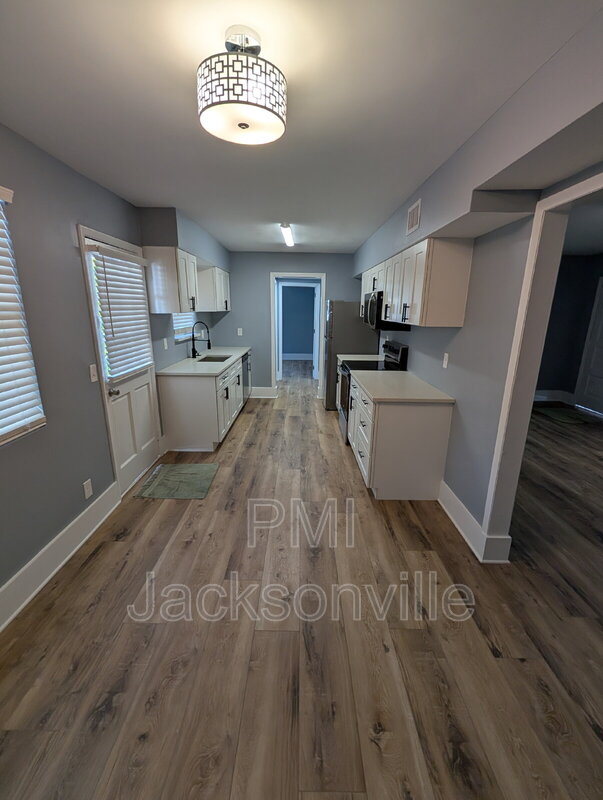 Jacksonville House: 7069 Perke Drive