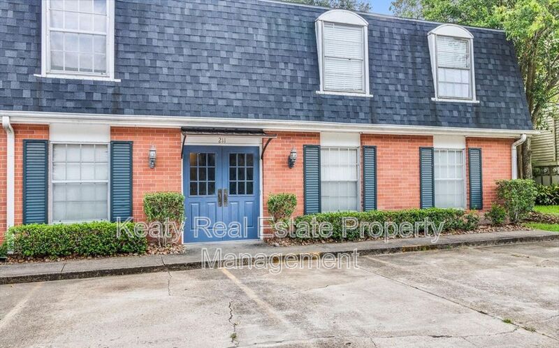 Lafayette House: 211 Versailles Boulevard