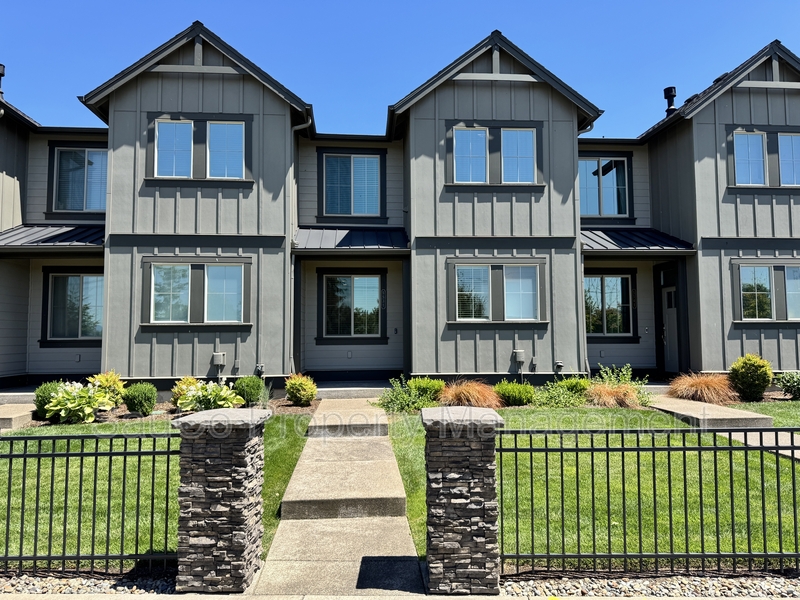 Hillsboro House: 5531 SE Logan Ln