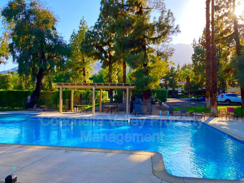 Palm Springs House: 2860 N Los Felices Rd