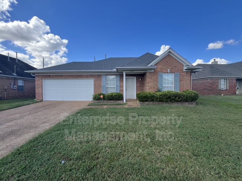 Memphis House: 3935 Autumn Harvest Ln
