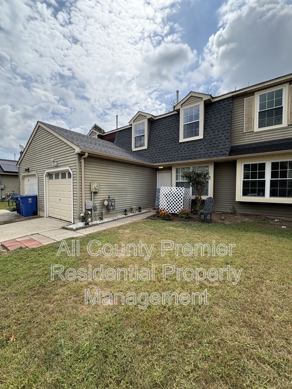 Florence Townhome: 38 River Bank Drive